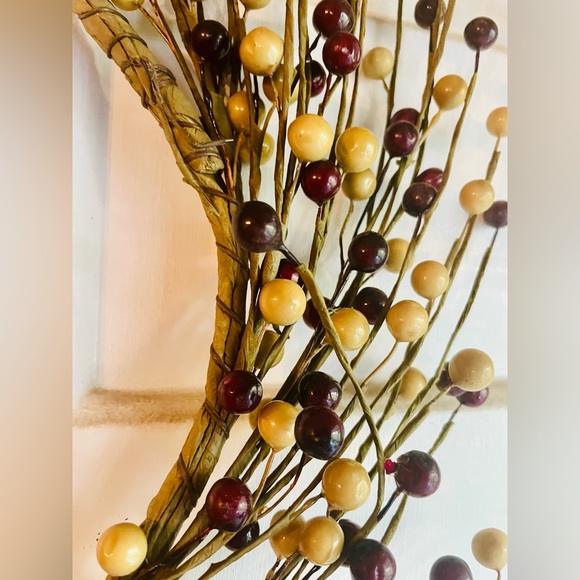 *Waterproof Burgundy & Gold Berry Wreath - Picture 3 of 12